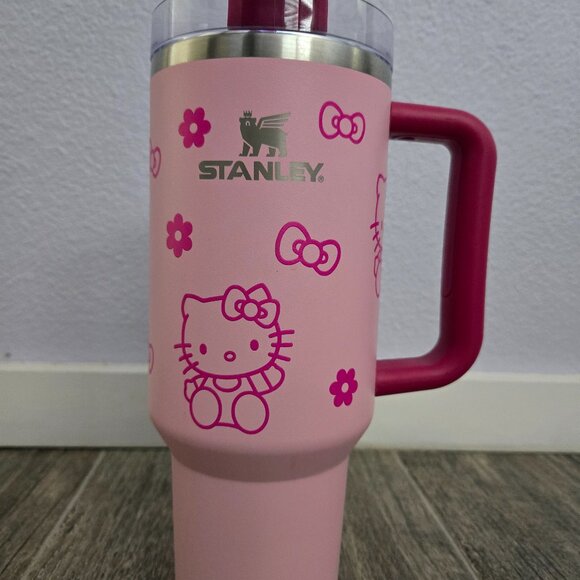A USED pink hello kitty stanley 40 oz